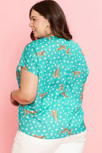 Load image into Gallery viewer, Green Cheetah Daisy Print V Neck Short Sleeve Plus Size Top
