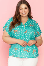 Load image into Gallery viewer, Green Cheetah Daisy Print V Neck Short Sleeve Plus Size Top
