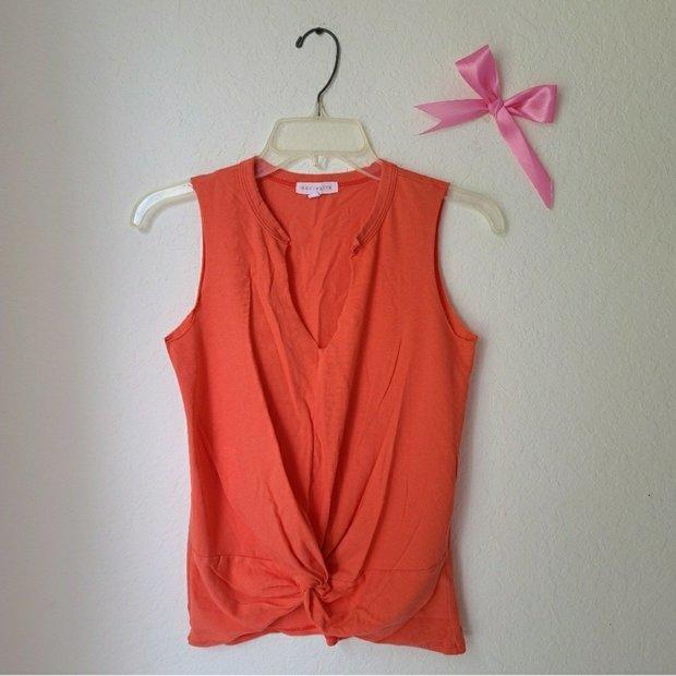 Socialite - Solid Sleeveless Knotted Blouse